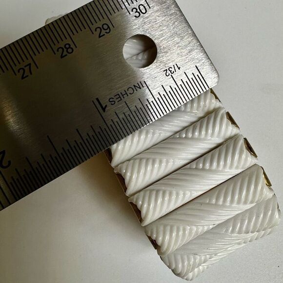 vintage  white thermoset gold tone rope design  expansion bracelet - Picture 7 of 7